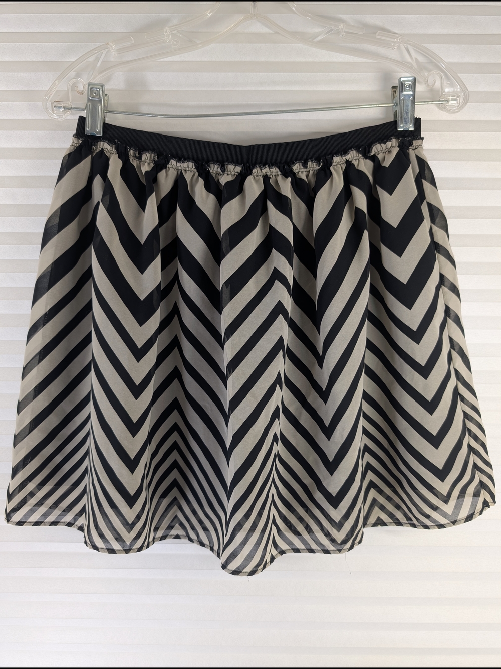 2010s American Eagle Chevron Skater Skirt - Black & Cream - Size S/P